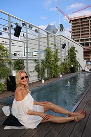 Barbara Osthoff @ buffet Kull bar Rooftop Pop Up auf zwei Ebenen vom 01.-17.08.2019 auf der Hoch5 Dachterrasse am Ostbahnhof (©Foto. Martin Schmitz)
